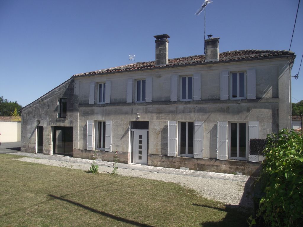 Maison Segonzac 8 pièce(s) 196 m2