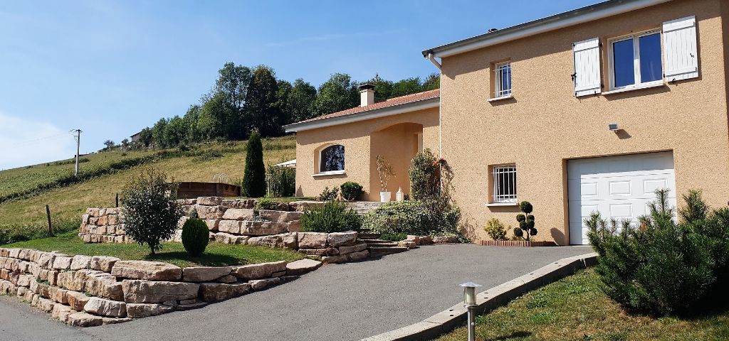 Belle villa récente avec vue