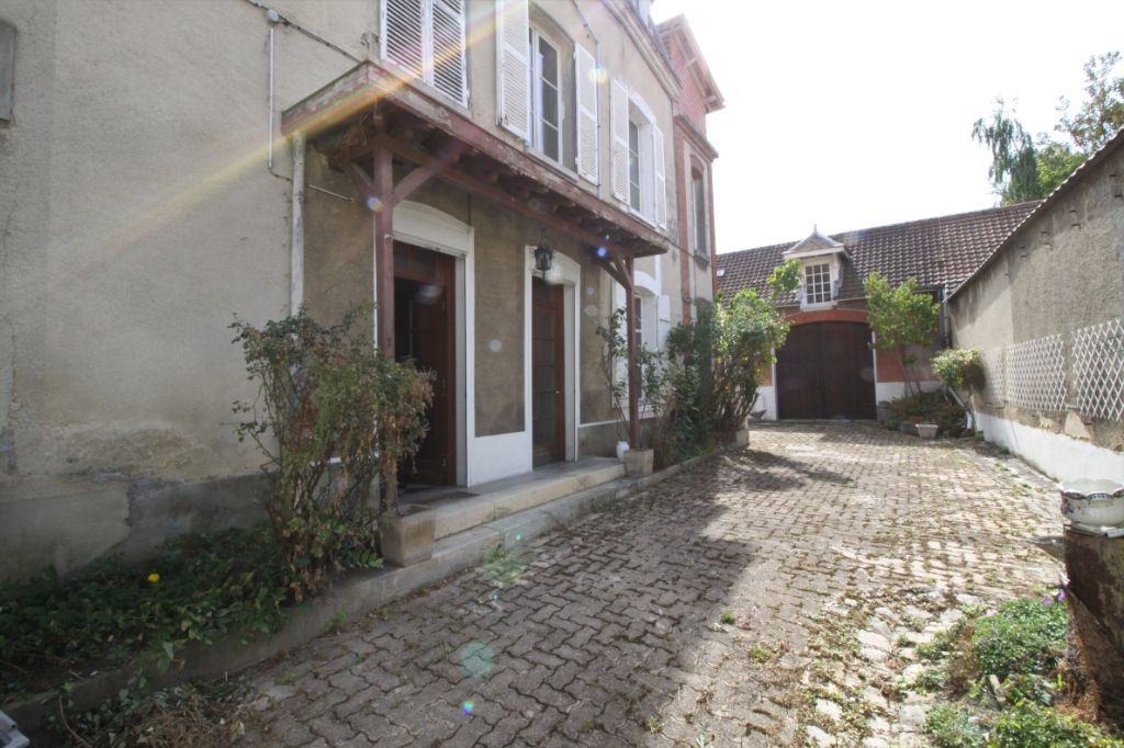 259975 euros 51160 Ay  maison 8 pièce(s) 220 m²