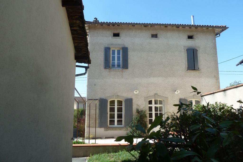 A vendre ancienne école à Castres 9 pièces avec 2 garages et jardin