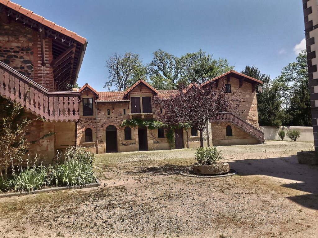 CHANONAT Maison de maitre Chanonat 15 pièce(s) 750 m2 2