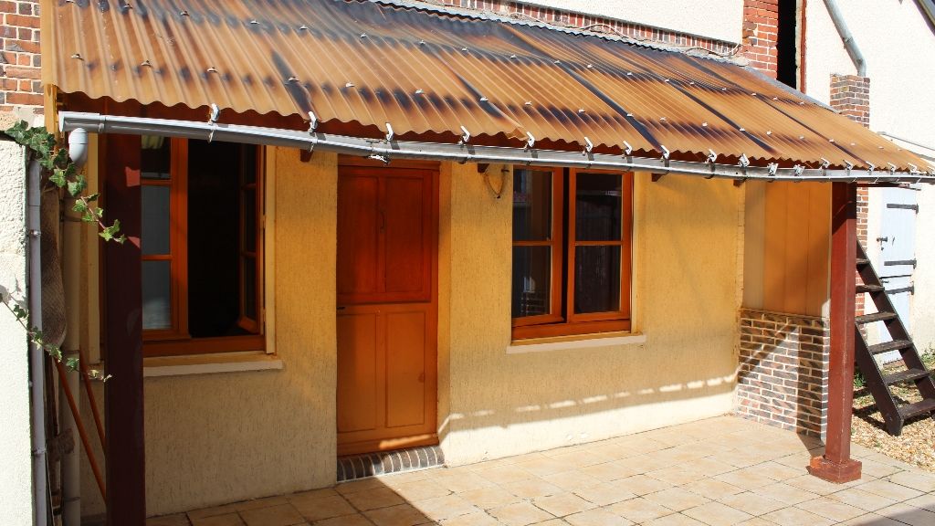 Maison de Bourg La Madeleine de Nonancourt 27320 Idéal acquereur pour création logement locatif 50m² 4 piéces 1 étage 1 chambre 1 bureau garage dépendance grenier 69990 (HAI)