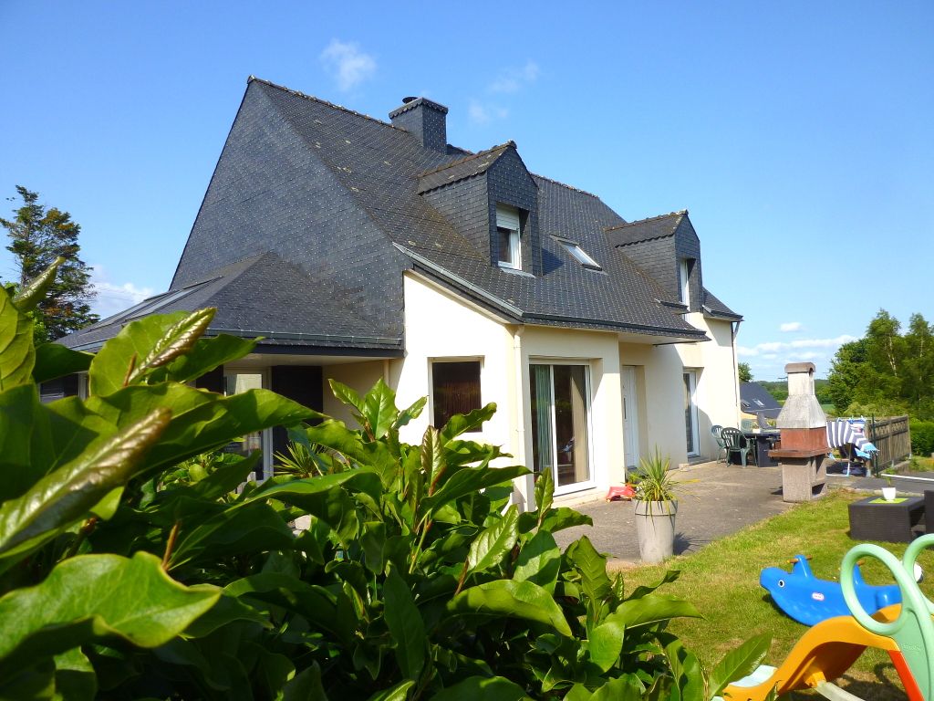 PLUVIGNER P. CENTRE VILLE 4 CHAMBRES
