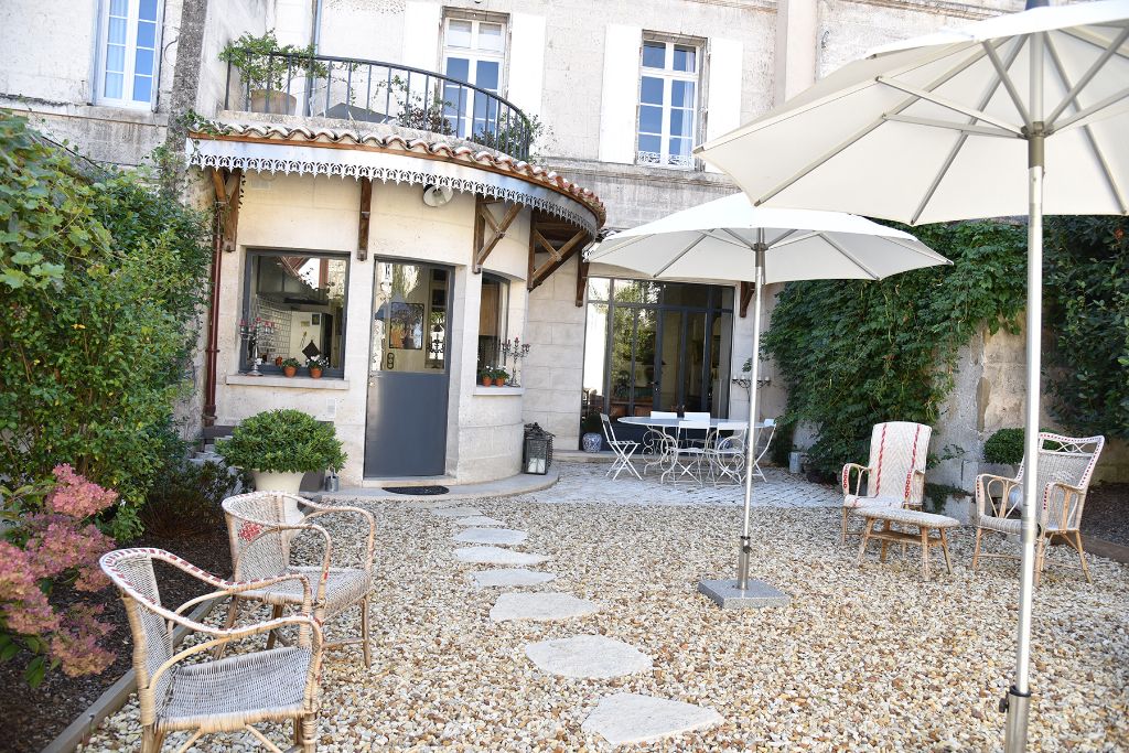 Maison Angouleme 10 pièce(s) 250 m2