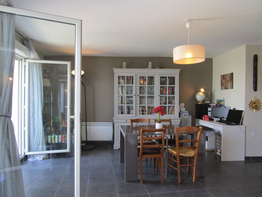 Villa 76 m² , terrasse, jardin et garage 208 000