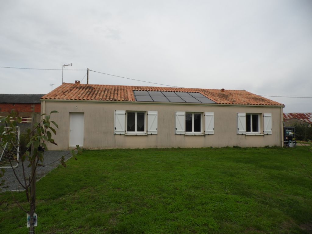 Maison plain pied de 2006 avec 4 chambres, garage et terrain clos - 218046