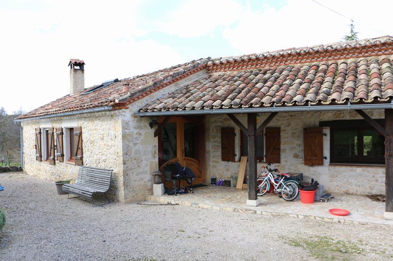 SAUZET maison 4 pièces 3 chambres sur 1850 m2 de terrain