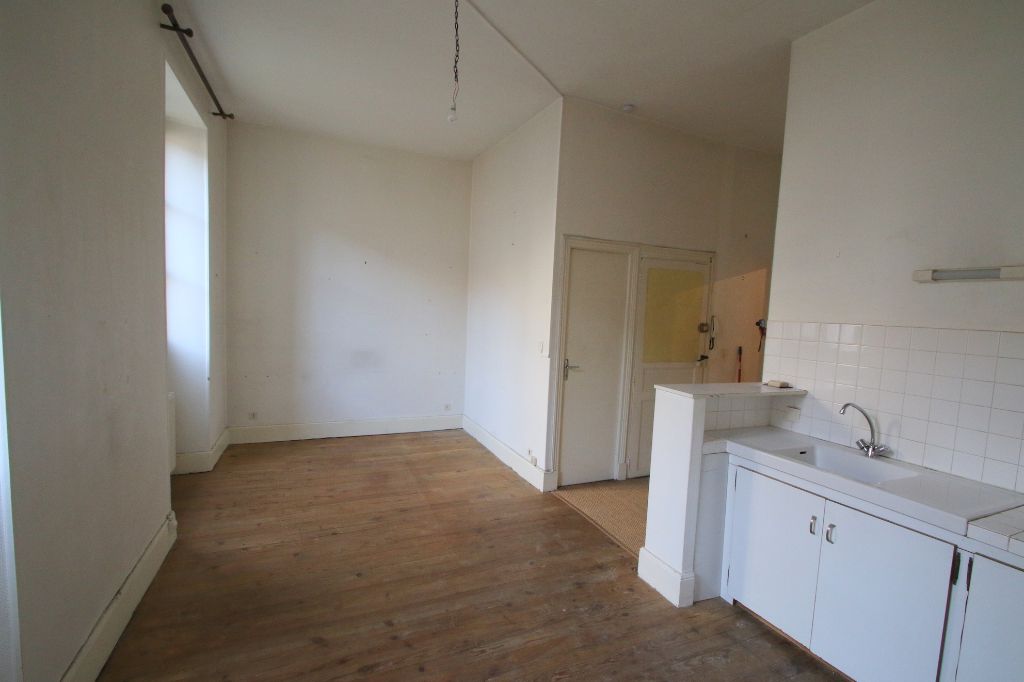 CAHORS - ensemble de 3 appartements avec garage et caves