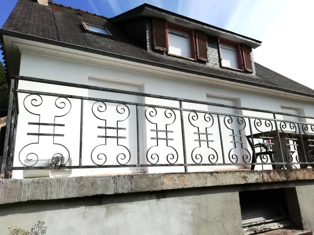 56650 INZINZAC LOCHRIST Maison 4 ch grand terrain bourg à pied 181 983? HAI