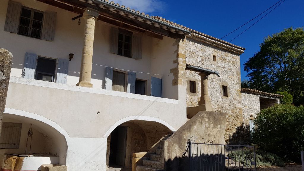 Maison de village de caractère- jardin et dépendance