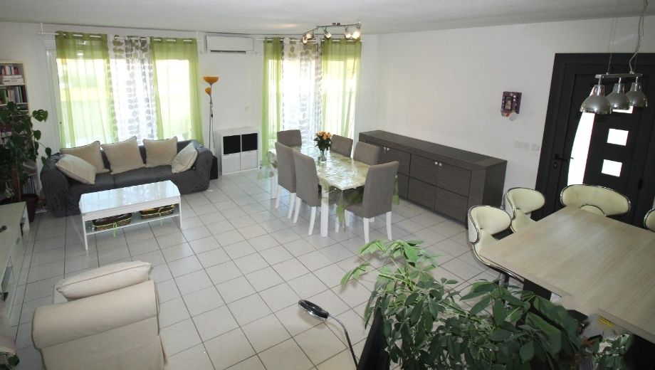 Villa 4 chambres 100 m² - Jardin - 34140 Mèze- 279 900 euros