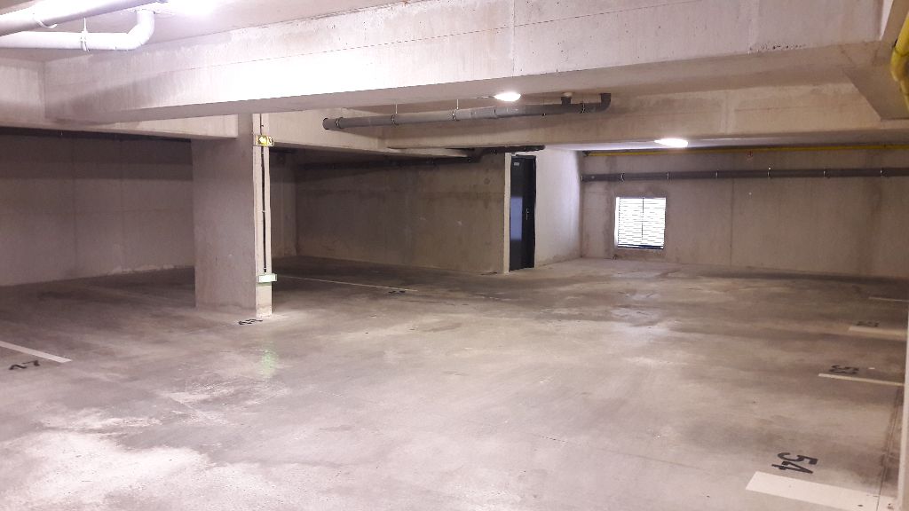 place de parking / box 83500 La Seyne Sur Mer 12 m2 Avenue Saint Georges