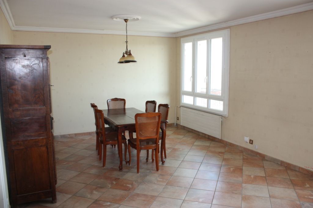 Grand appartement 3 pièces 71 m2, garage, balcon