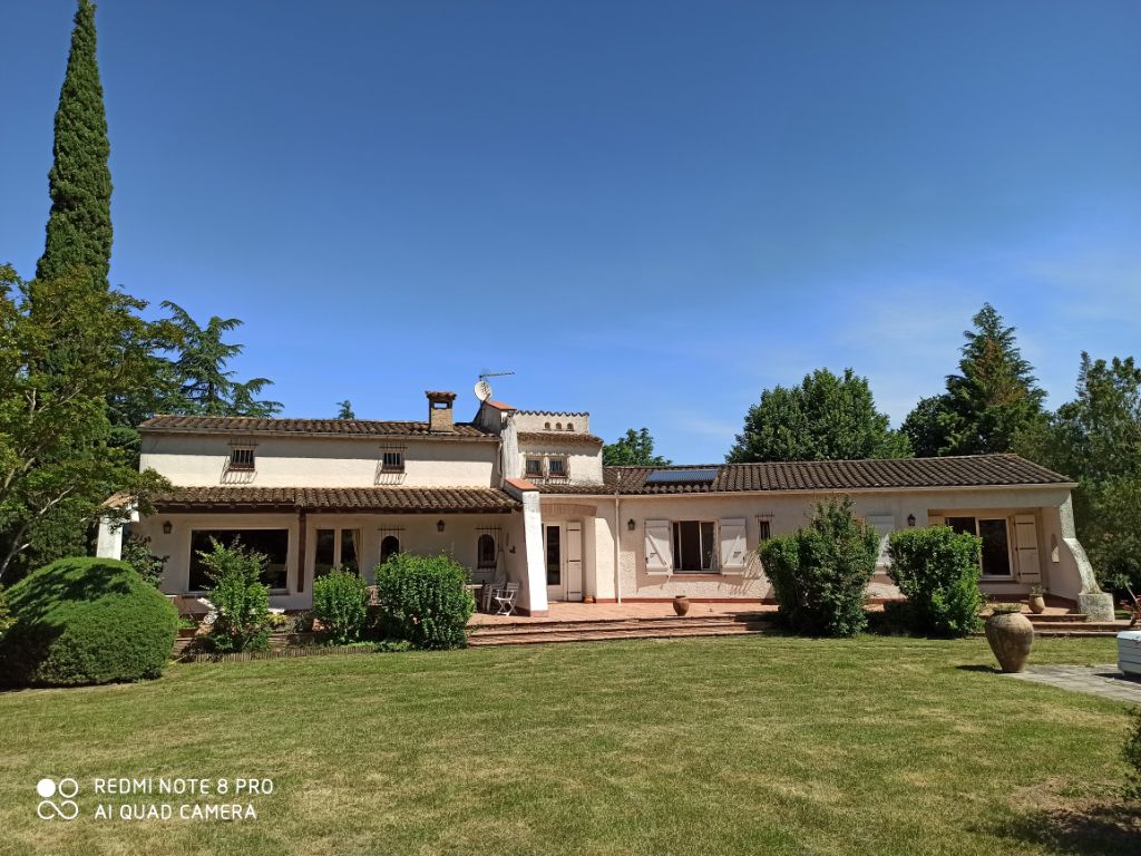 Villa plain pied de 175 m2 avec sous-sol et piscine