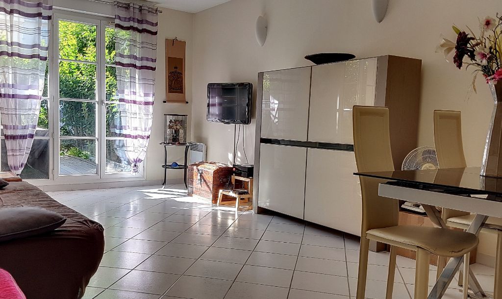 Appartement Combs La Ville 3 pièces 62 m2 + cave+ parking en s/s sol