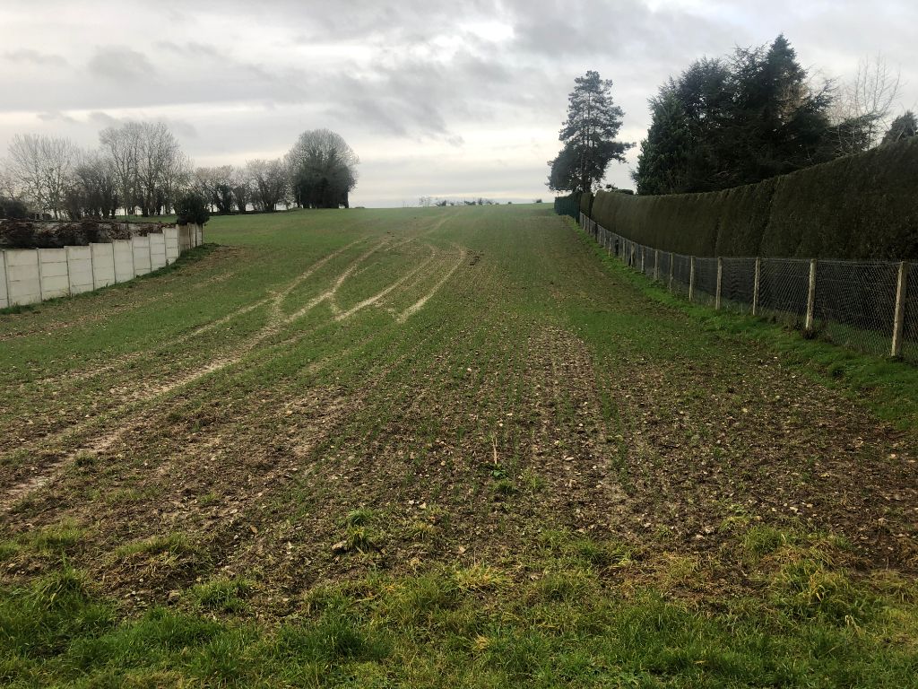 Dans un Hameau Proche de Talmontier terrain à Bâtir de 859 m²