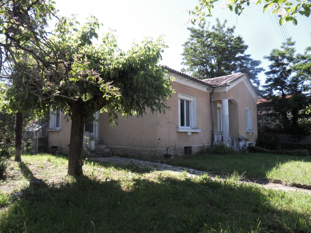 Maison Montpon Menesterol 4 pièces 105 m2 sous sol et parcelle 924 m²