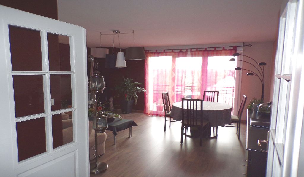 Bel Appartement récent, 3 pièces 71 m2 au sol, + terrasse, garage, parking et cave