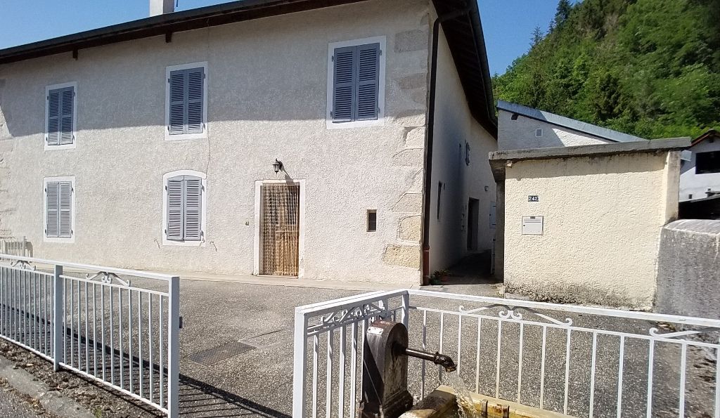 Maison Artemare 9 pièce(s) 140 m2