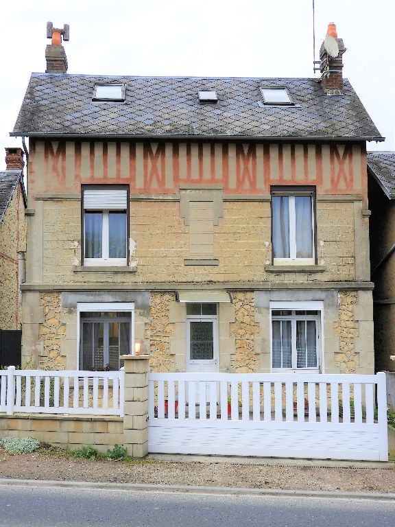 14100 - Maison rénovée  5 pièces- 142 000  Euros