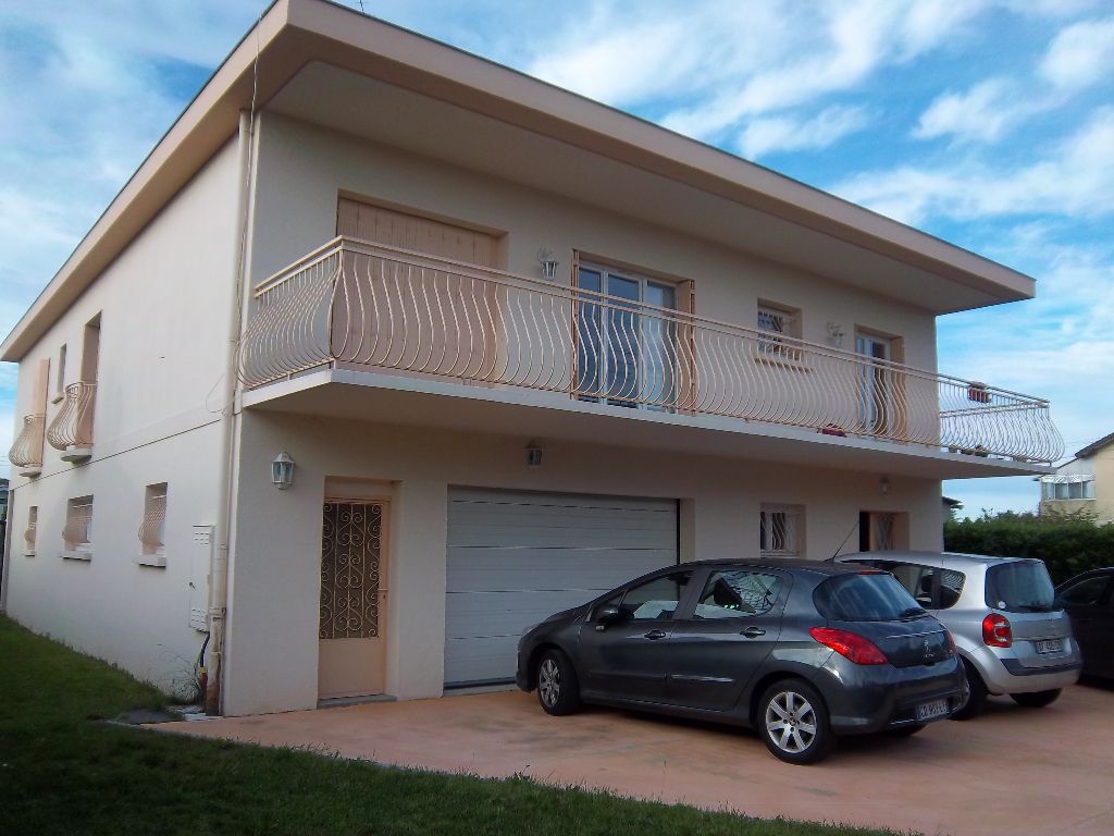 maison T6 env 300m² plus garage et jardin clos