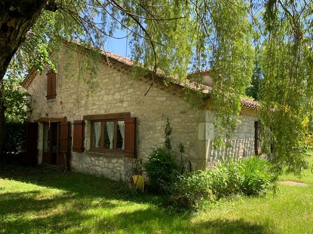 VILLESEQUE Maison 5 pièces 2 chambres et bureau sur 4000 m2 de terrain