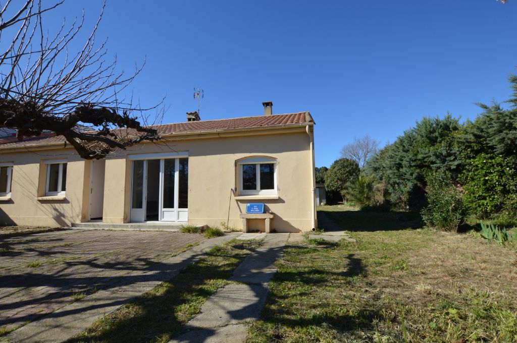 Villa Plain Pied T5 de 100 m2 environ sur 775 m2 de terrain piscinable + double garage