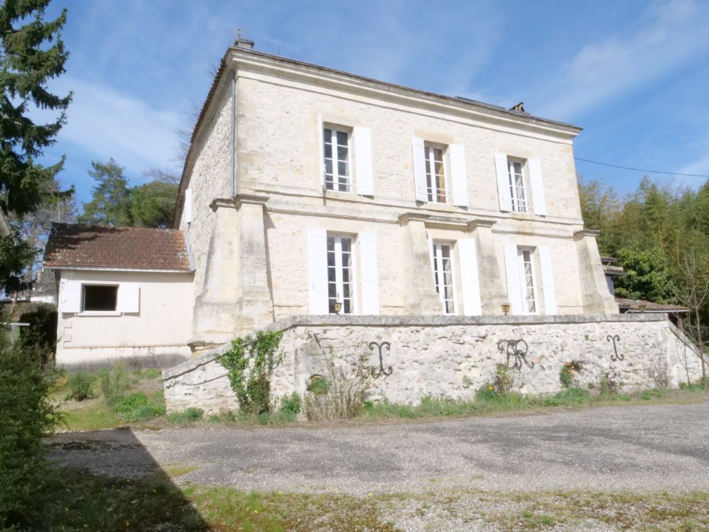 Maison 4 chambre + gite avec 2 chambres, piscine et dépendances