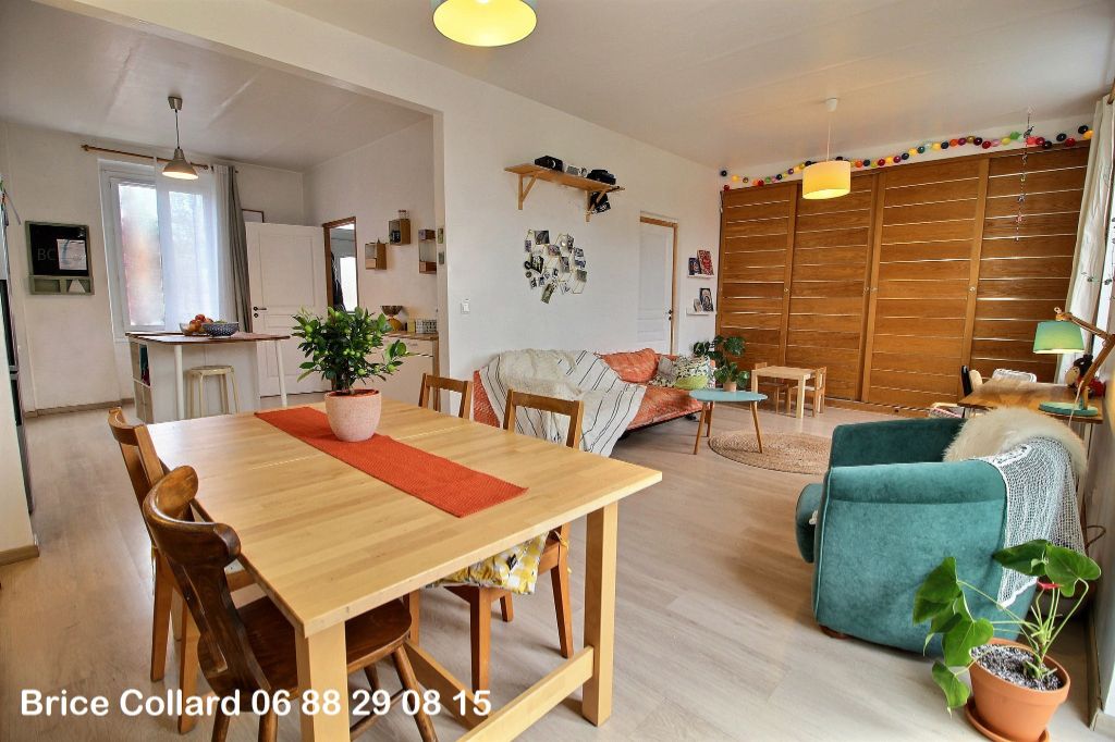 60180 NOGENT SUR OISE Maison de pays beaux volumes et jardin