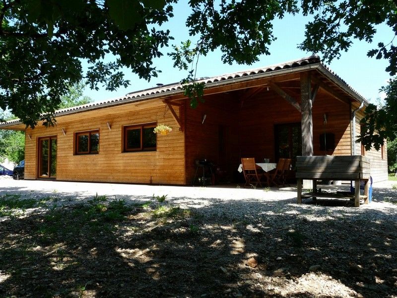 Vaste maison écologique en bois, pièce de vie de 65m², classe énergie A