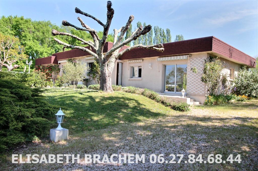 Maison proche rivière - 155m² - 6 pieces - 3 chambres - garage - piscine - + de 3 hectares