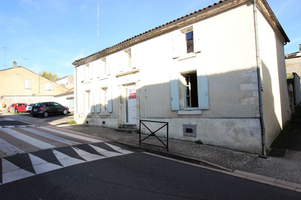 Maison Cognac - SH 115 m² - 4 pièces - 2 garages - 1 cour