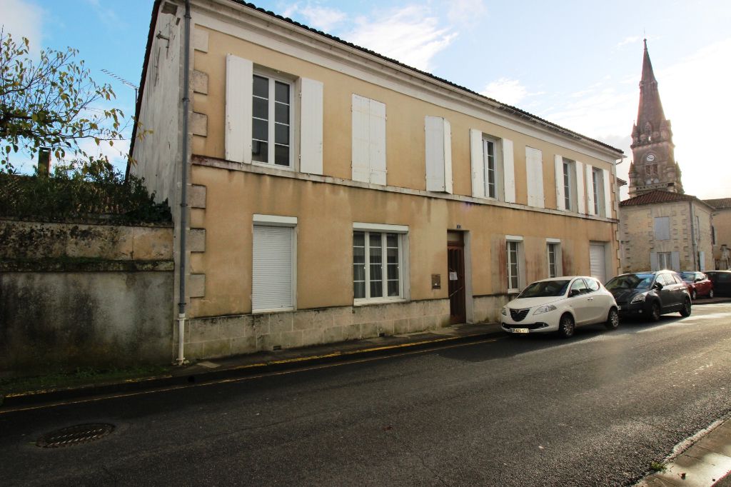 GRANDE MAISON DE VILLE à ARCHIAC 8 pièces 6 CH - 255 m2