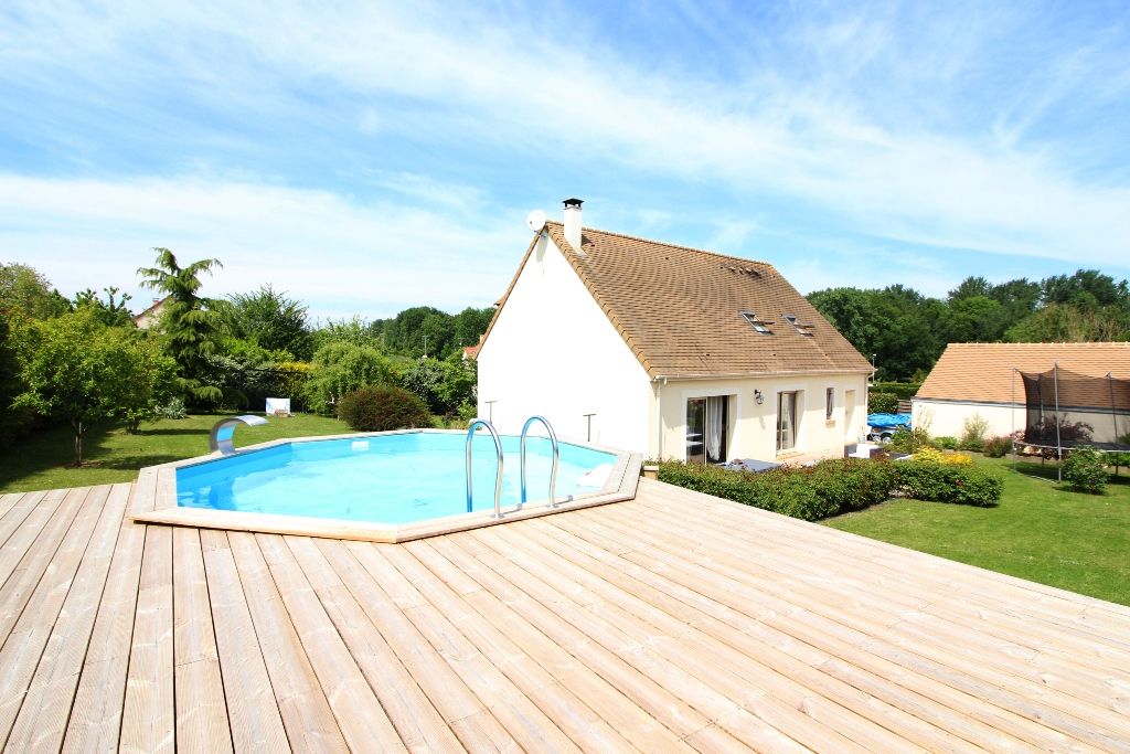 Maison 4 chambres grand jardin piscine à Auneau