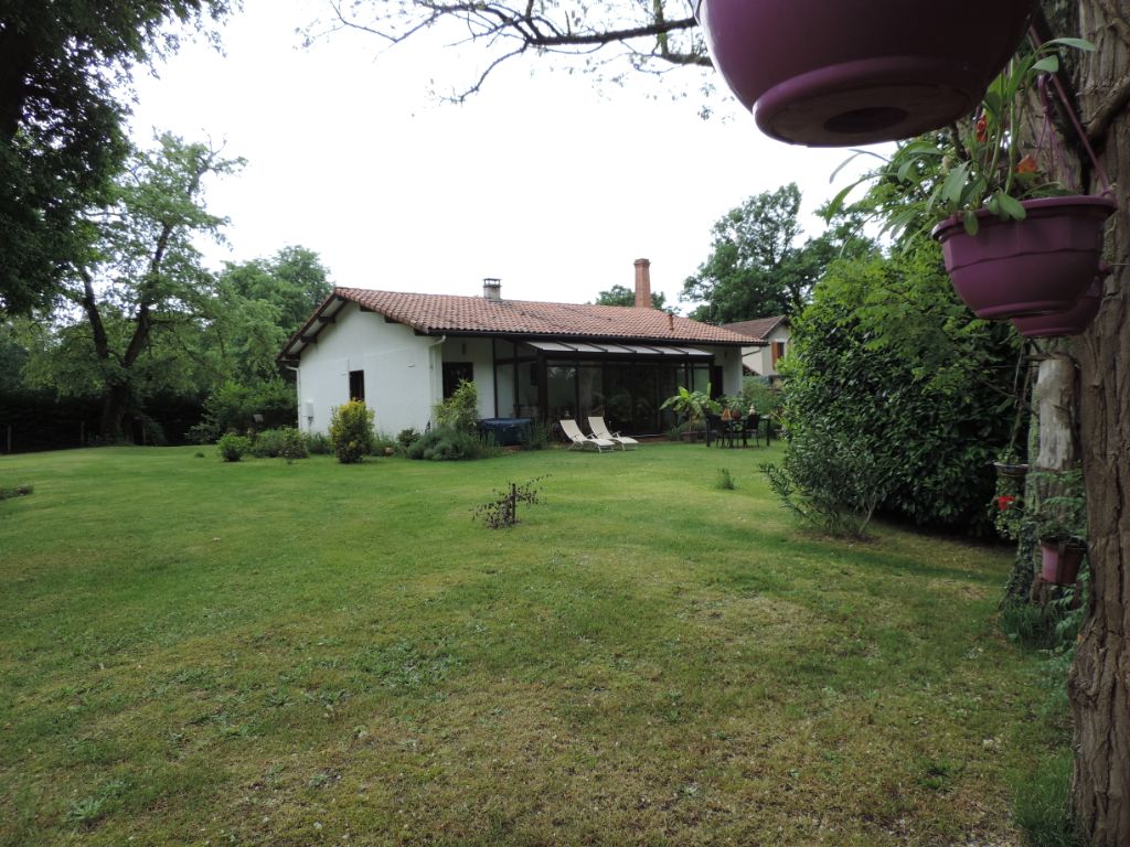 Maison sur bel airial