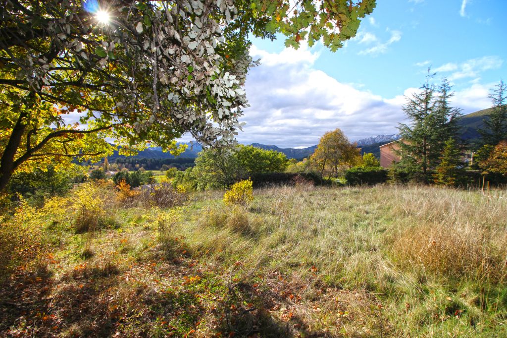 Terrain constructible 2200m2  Le Brusquet (04420)