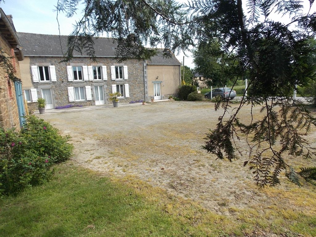 Longère Saint Domineuc avec hectares  9 pièce(s) 230 m2