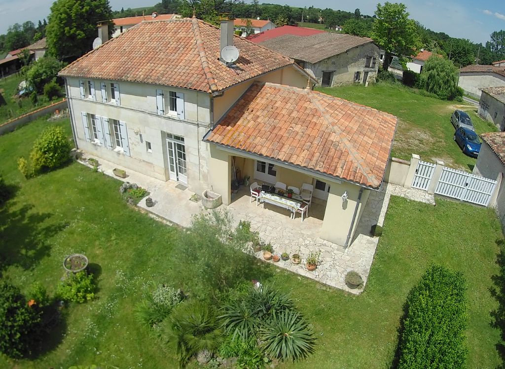 Maison Secteur Barbezieux St Hilaire 6 pièce(s)