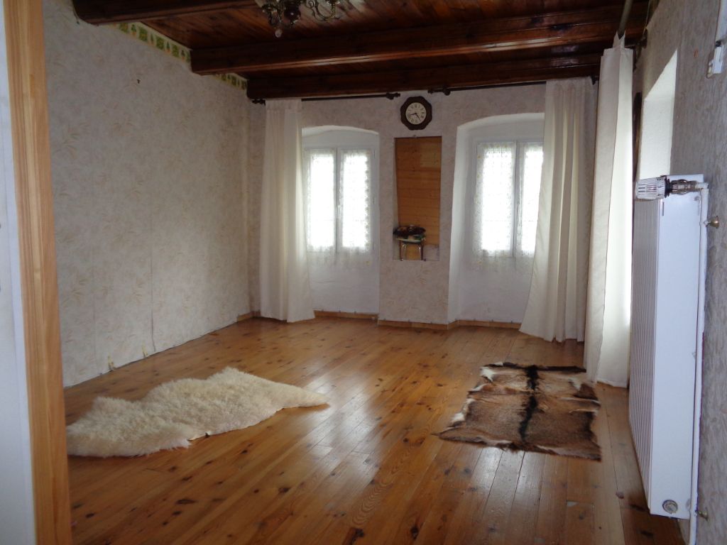 Vernassal (43), maison de village 75m2, 1 chambre