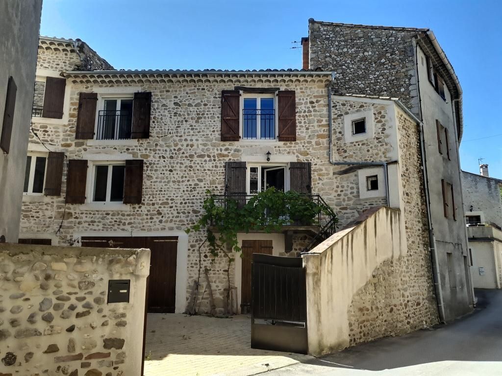 Maison de Village avec cour et garage