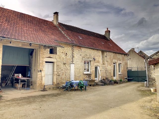 Maison 65M² + grange et écuries