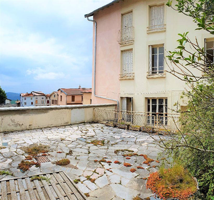 Maison de village 300 m2 vue dominante