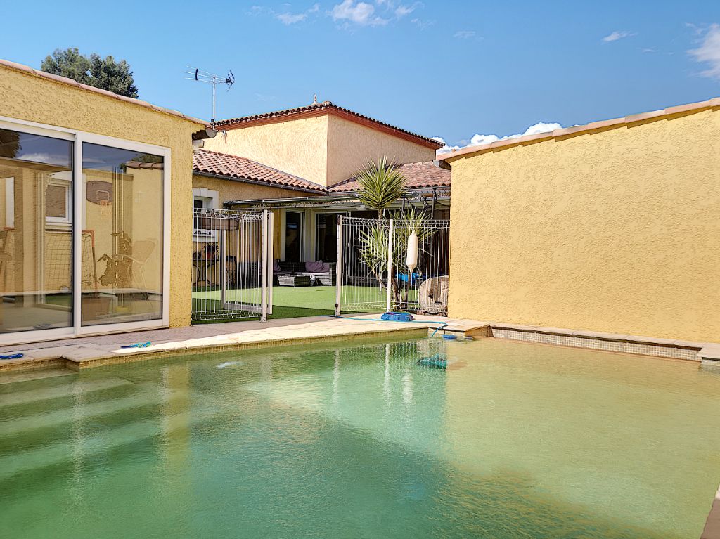 Villa Lunel Viel  piscine 8 pièce(s) 191 m2 + T2 30 M² + cuisine été 28m² sur 683 m²