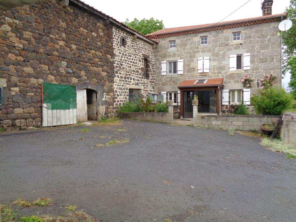Monistrol d'Allier(43), maison de campagne de 140m2 habitables, 3 chambres + annexes