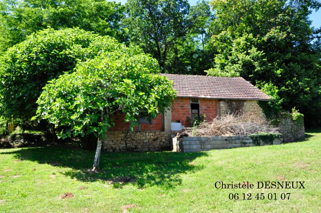 Terrain et grange à Sarlat 3100 m2