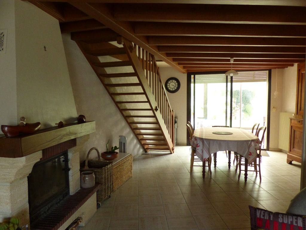 DAMPIERE/BOUTONNE17 maison ancienne 137 m² 4 P véranda dépendances s