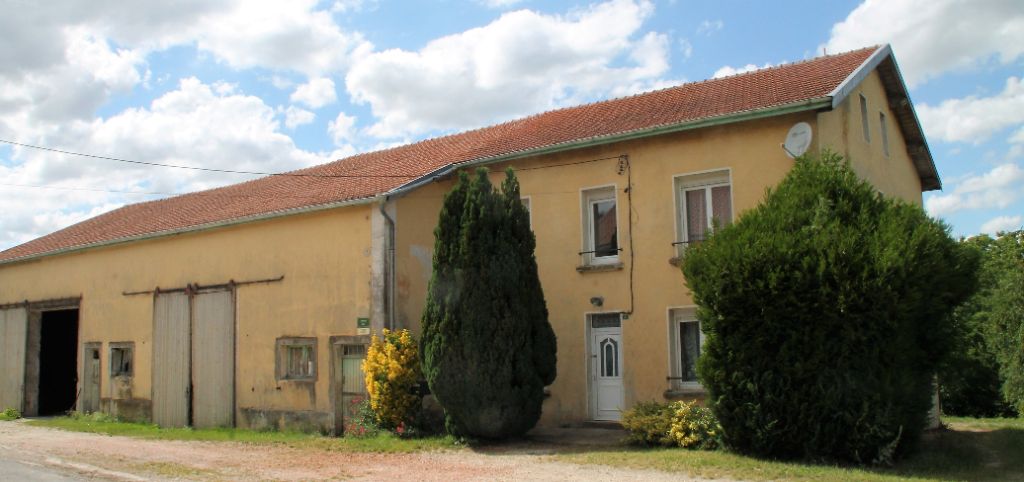 Corps de Ferme avec Terrain et Dépendances