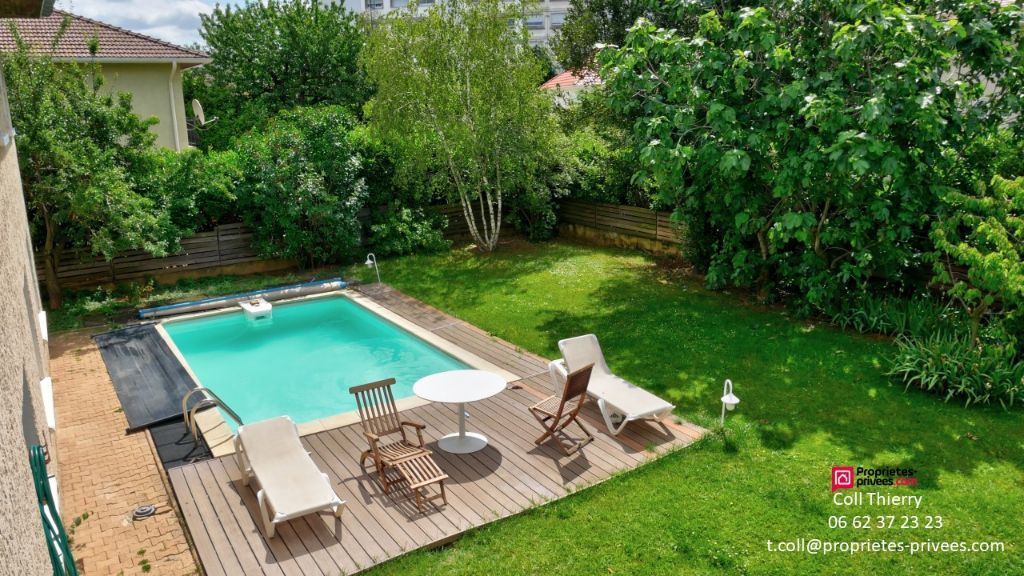 Maison avec piscine quartier calme 69200