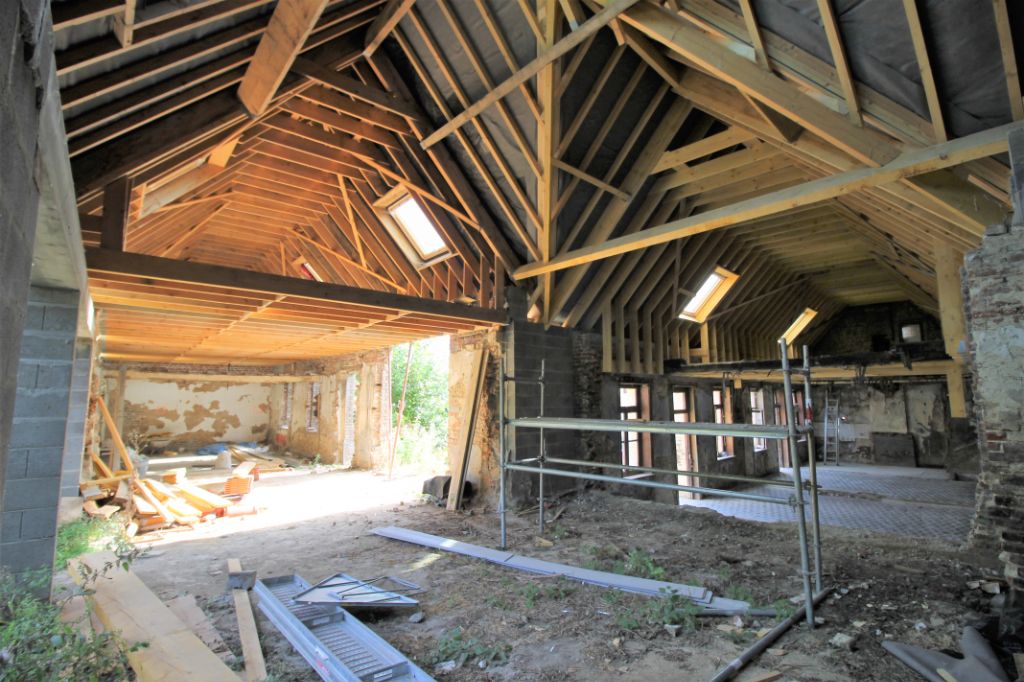 Maison 8 pièce(s) 216 m2 A rénover -toiture neuve