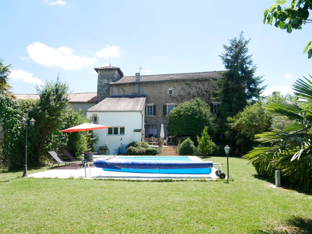 Maison de maître de 365 m² avec piscine